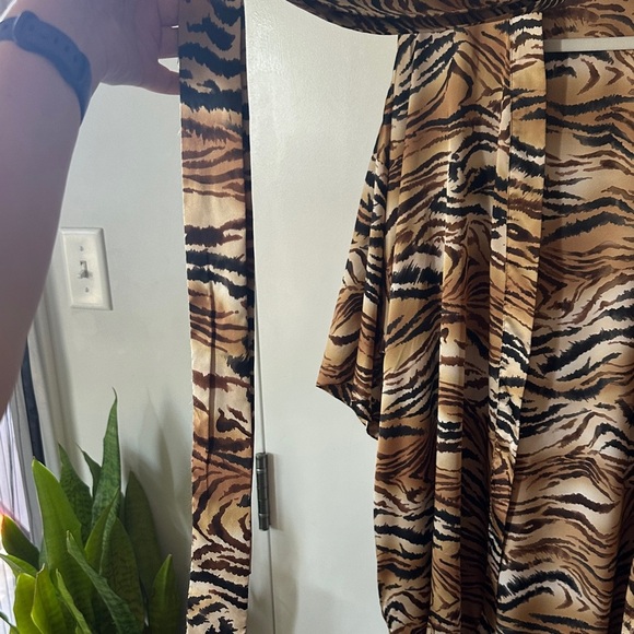 VICTORIA’S SECRET | Animal Print Robe Kimono - Picture 4 of 14